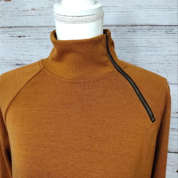 Doe & Rae Mock Neck Sweatshirt - Picture 9 of 10